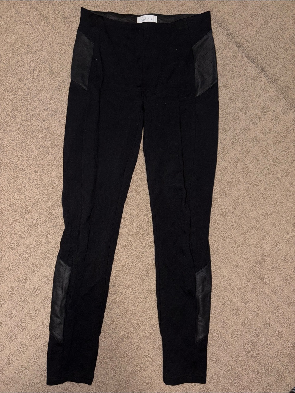 REITMANS, Womenโs Size 0 (Petites) Black Skinny Leggings with Paneled Accents